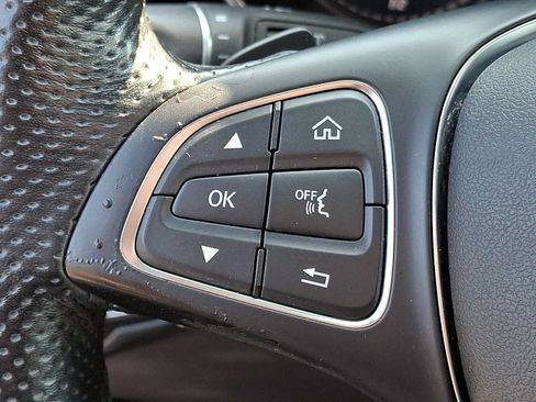 Used 2018 Mercedes-Benz GLC 300 4MATIC image 17