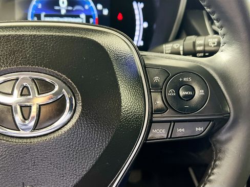 Used 2024 Toyota Corolla Cross XLE image 19