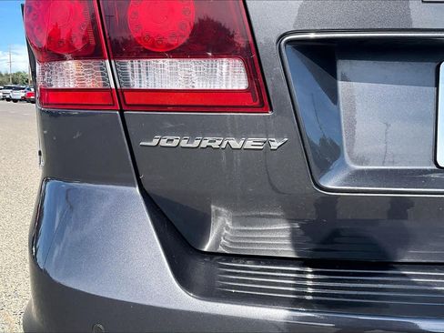 Used 2020 Dodge Journey Crossroad FWD image 9