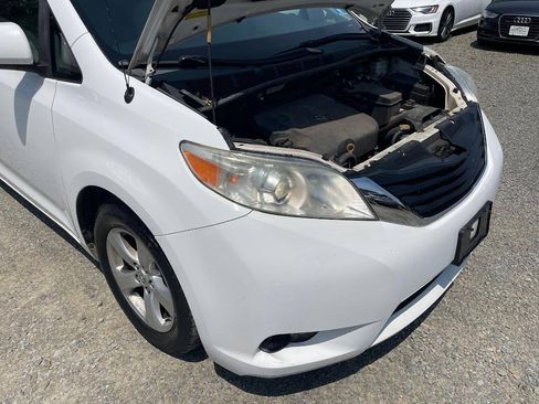 Used 2014 Toyota Sienna LE FWD image 25