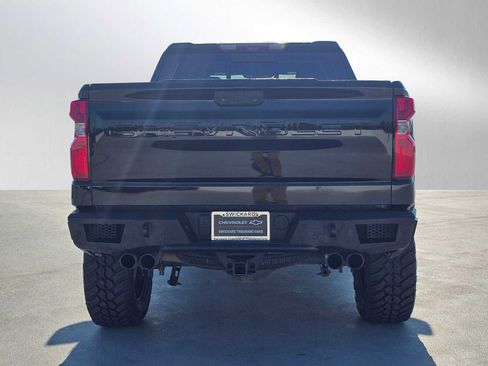 Used 2020 Chevrolet Silverado 1500 High Country w/ Technology Package image 4