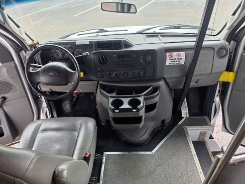 Used 2009 Ford E-350 and Econoline 350 Extended Super Duty RWD image 9