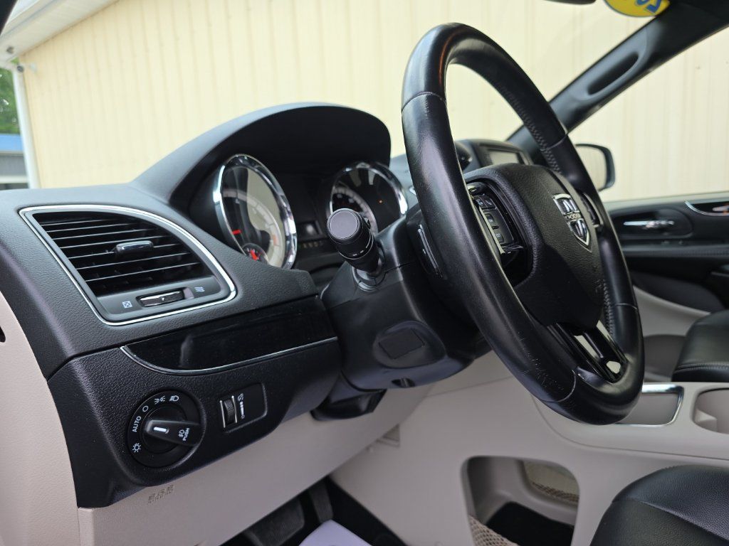 Used 2019 Dodge Grand Caravan SXT FWD image 14