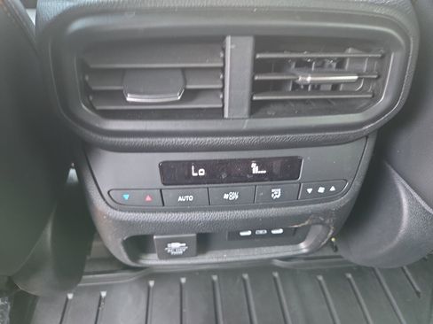 Used 2025 Honda Pilot TrailSport image 25