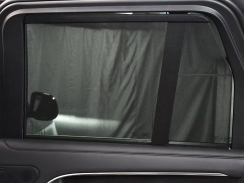 Used 2025 Land Rover Range Rover SE image 15