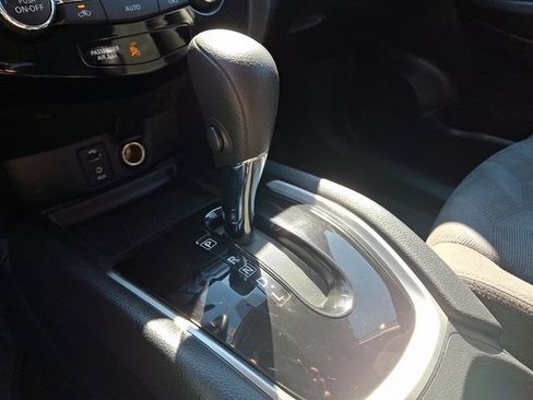 Used 2016 Nissan Rogue SV AWD/4WD image 15