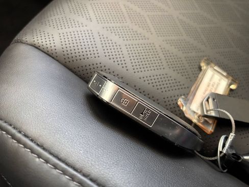 Used 2026 Kia Carnival FWD image 22
