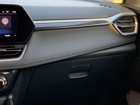 Used 2025 Chevrolet TrailBlazer LT image 33