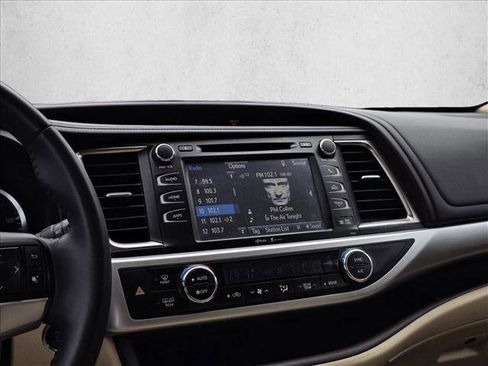 Used 2015 Toyota Highlander XLE AWD/4WD image 19