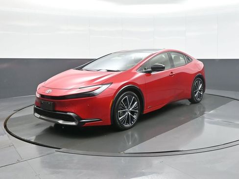 Certified 2025 Toyota Prius XLE image 3