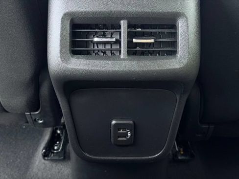 Used 2023 Chevrolet Equinox LT AWD/4WD image 23