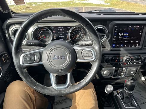 Used 2021 Jeep Wrangler Unlimited Sahara w/ Uconnect 4C Nav & Sound Group AWD/4WD image 16