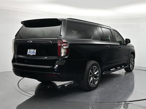 Used 2023 Chevrolet Suburban Z71 w/ Luxury Package AWD/4WD image 5