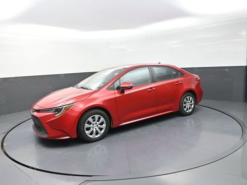 Used 2021 Toyota Corolla LE FWD image 28