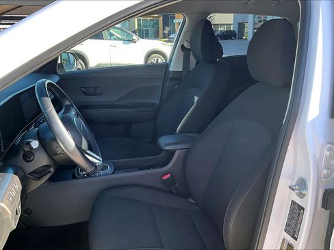 Used 2025 Hyundai Kona SEL image 8