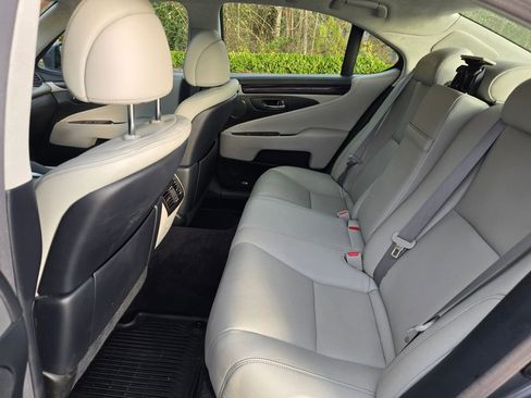 Used 2014 Lexus LS 460 image 9