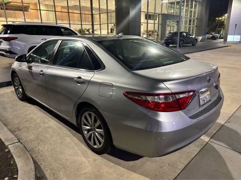 Used 2015 Toyota Camry LE image 2