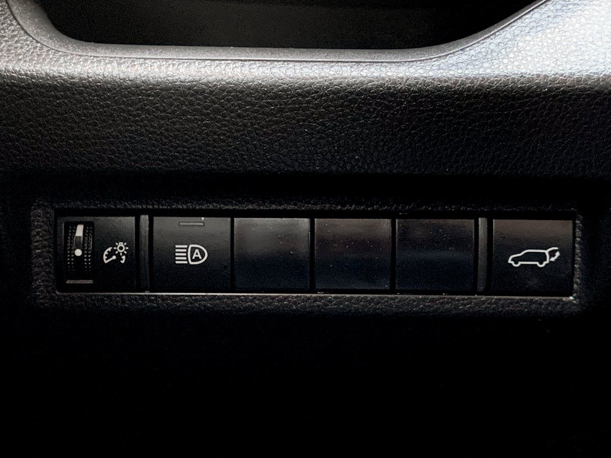 Used 2019 Toyota RAV4 XLE Premium FWD image 16