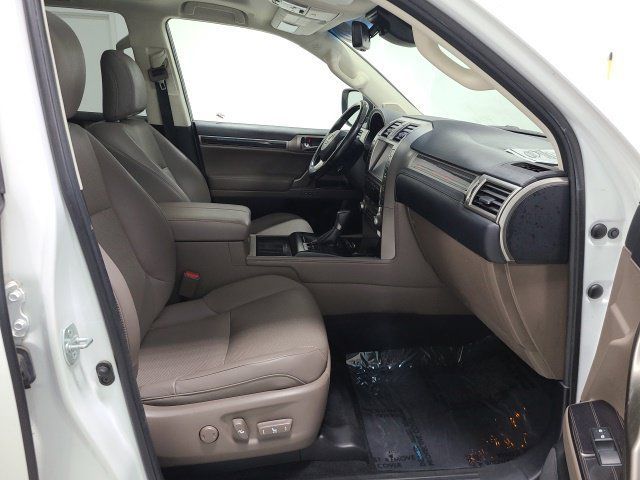 Used 2020 Lexus GX 460 Premium w/ Premium Package AWD/4WD image 12