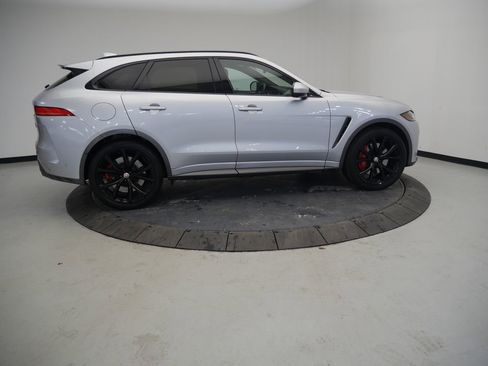 Used 2019 Jaguar F-PACE SVR image 8