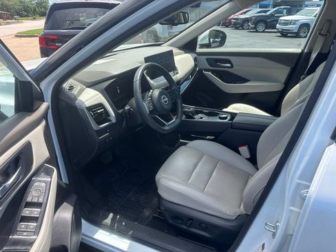 Used 2024 Nissan Rogue SL AWD/4WD image 14