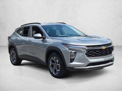 Used 2024 Chevrolet Trax LT FWD image 3