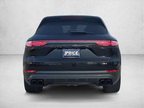 Used 2020 Porsche Cayenne S image 7