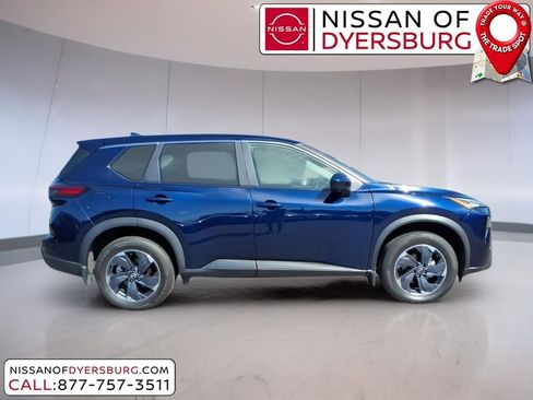 Used 2025 Nissan Rogue SV FWD image 2