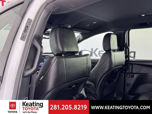 Used 2025 Chrysler Pacifica Select FWD image 16