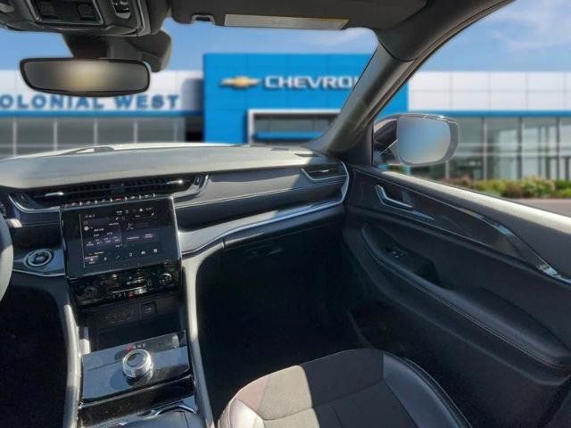 Used 2023 Jeep Grand Cherokee L Laredo AWD/4WD image 27