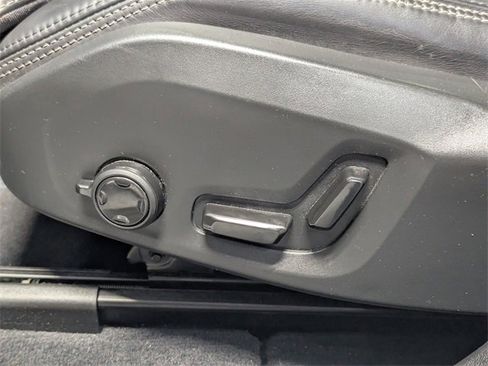 Used 2023 Volvo XC60 B5 Ultimate w/ Climate Package image 11