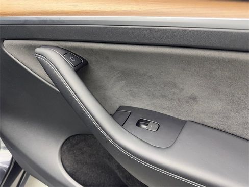 Used 2024 Tesla Model Y Long Range image 48