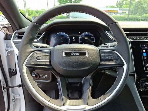 Used 2023 Jeep Grand Cherokee Altitude AWD/4WD image 20