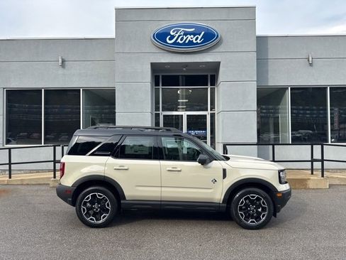 New 2025 Ford Bronco Sport Outer Banks w/ Outer Banks Tech Package+ image 2