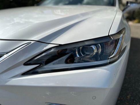 Used 2024 Lexus ES 350 w/ Premium Package image 5