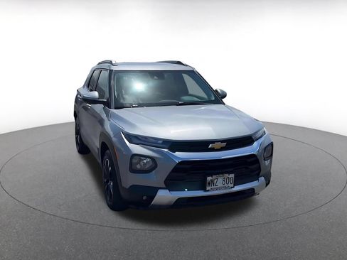Used 2023 Chevrolet TrailBlazer LT w/ Convenience Package FWD image 3