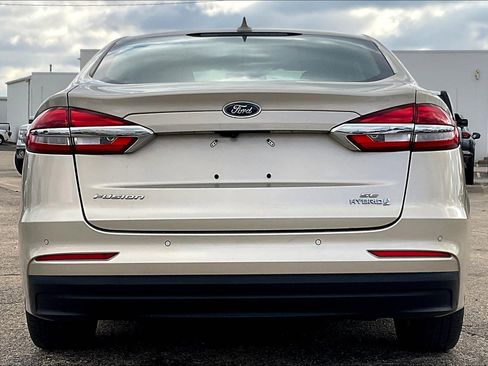 Used 2019 Ford Fusion SE image 4