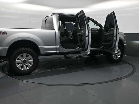Used 2021 Ford F250 Platinum w/ FX4 Off-Road Package image 29