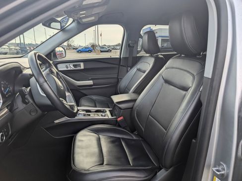 Used 2023 Ford Explorer Limited w/ Equipment Group 301A image 11
