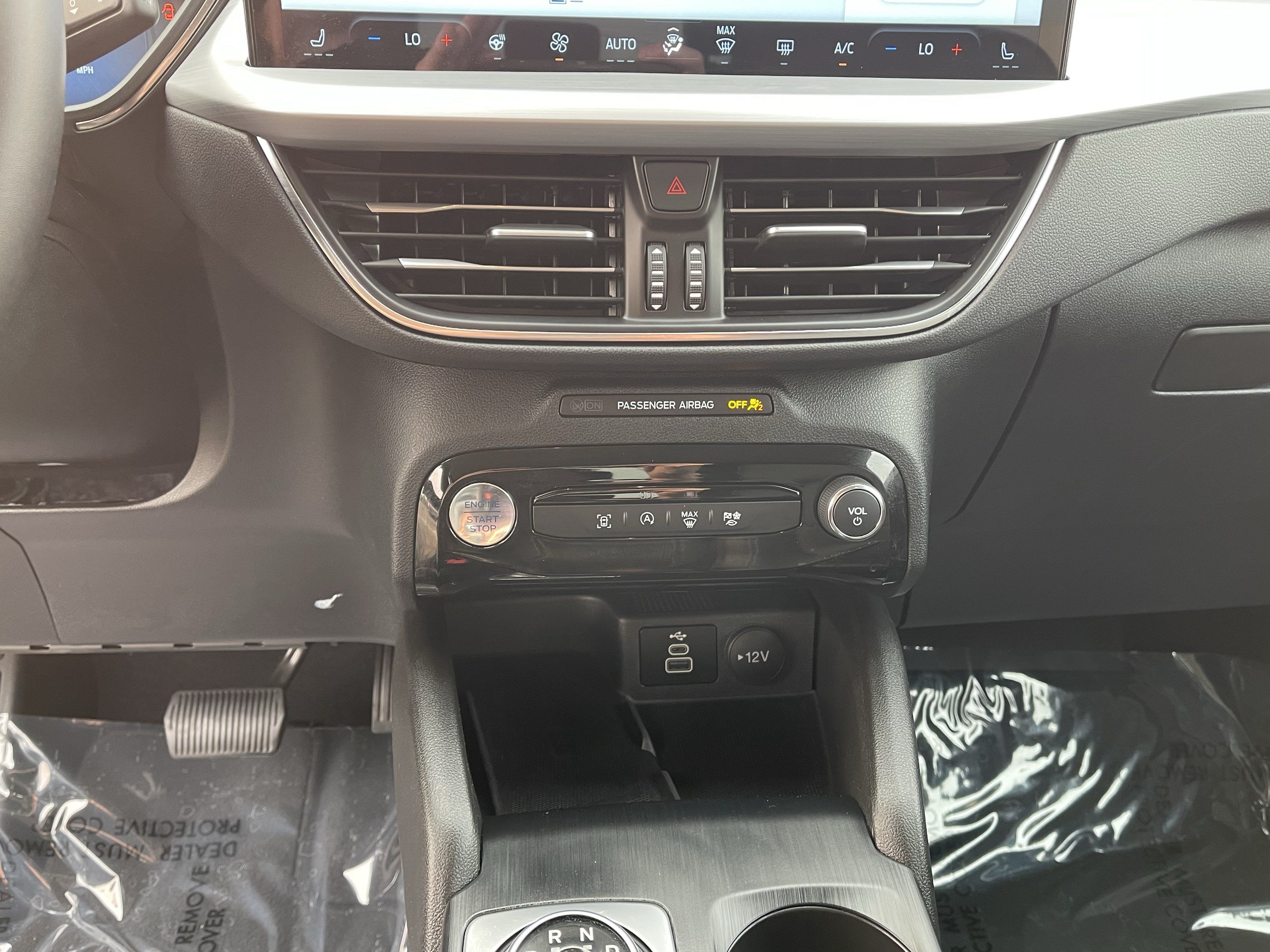 Used 2025 Ford Escape Platinum AWD/4WD image 24