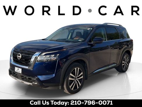 Used 2023 Nissan Pathfinder Platinum w/ Cargo Package FWD image 7