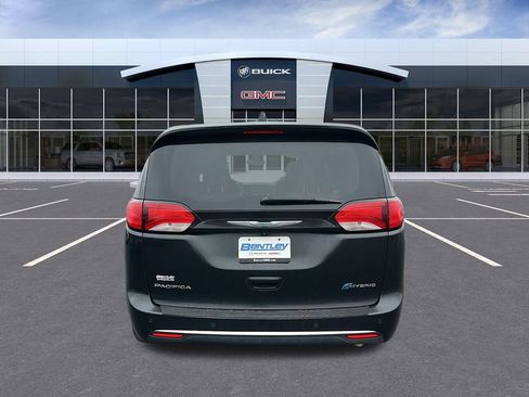 Used 2019 Chrysler Pacifica Touring Plus image 4