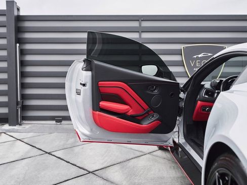 Used 2023 Aston Martin V12 Vantage image 32