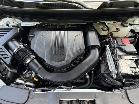 Used 2025 GMC Acadia Elevation AWD/4WD image 10