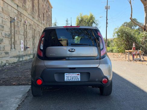 Used 2014 Kia Soul + FWD image 5