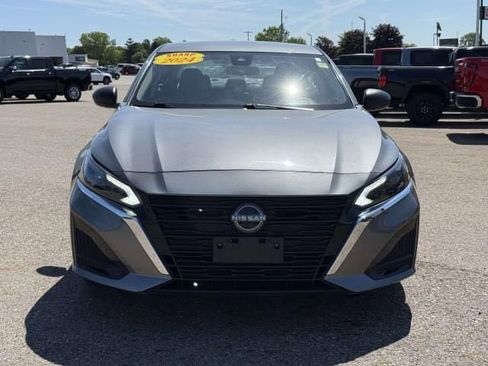 Used 2024 Nissan Altima 2.5 SV FWD image 3