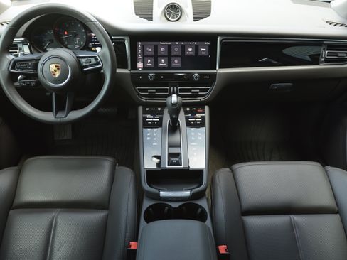 Used 2023 Porsche Macan AWD/4WD image 3