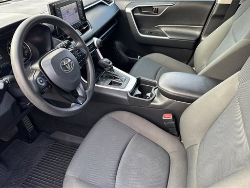 Used 2021 Toyota RAV4 LE image 9