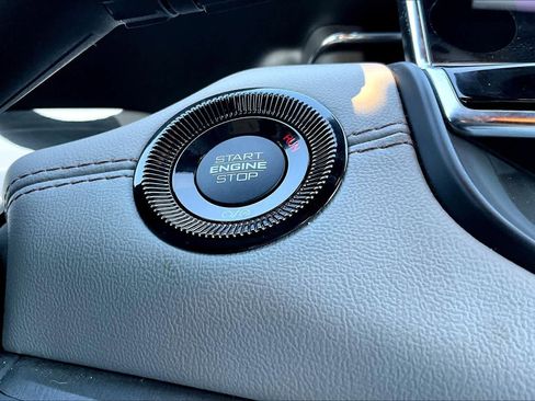 Used 2025 Jeep Compass Limited image 29