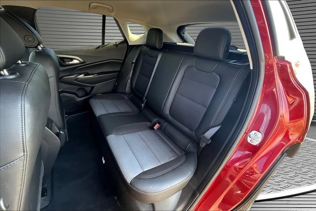 Used 2025 Chevrolet Trax LT w/ LT Convenience Package FWD image 21